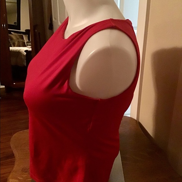 BEAUTIFUL TRUE RED SLEEVELESS TOP FROM MACYS♥️LINED IN BUST AS SHOWN IN PICS. - Picture 2 of 8